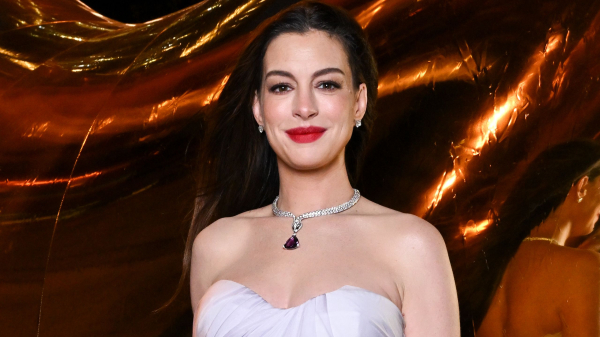 Anne Hathaway’s Moody Mani-Pedi Is a Forever Fall Nail Trend—See the Photos